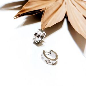 Floral silver hoop earrings S274